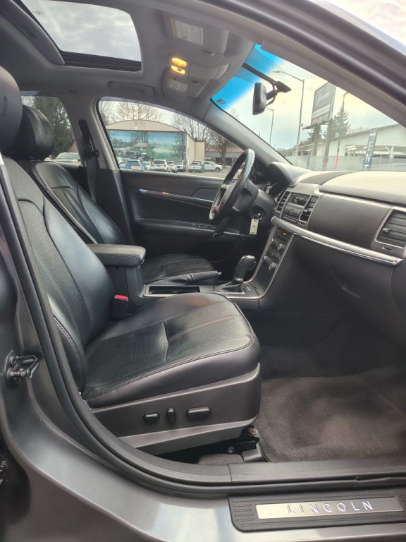 2011 Lincoln MKZ Image 4