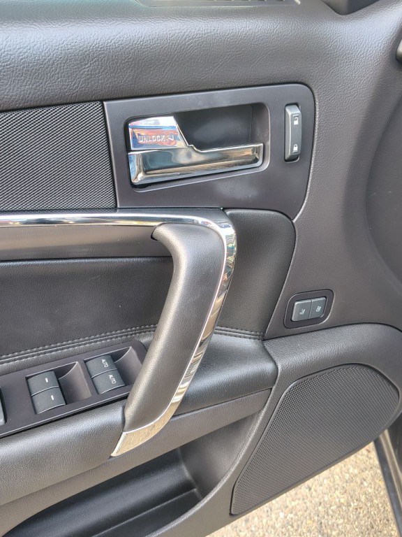 2011 Lincoln MKZ Image 8