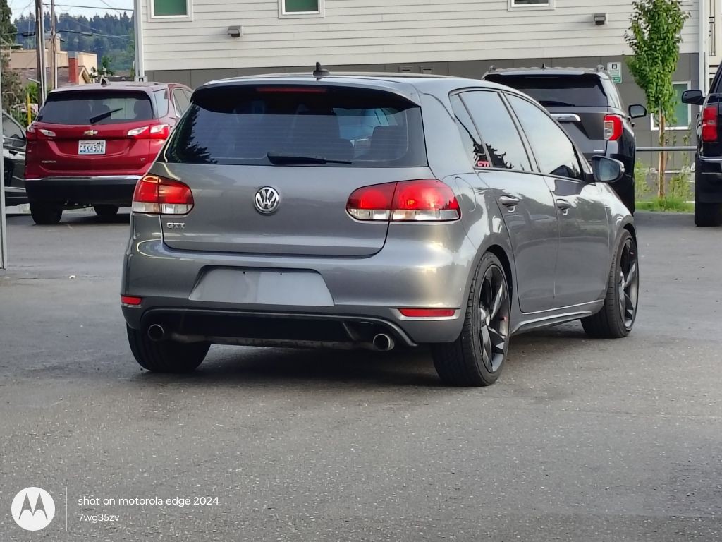 2010 Volkswagen GTI Image 3