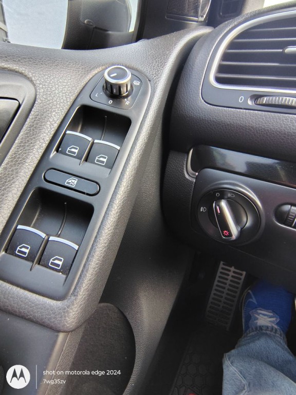 2010 Volkswagen GTI Image 12
