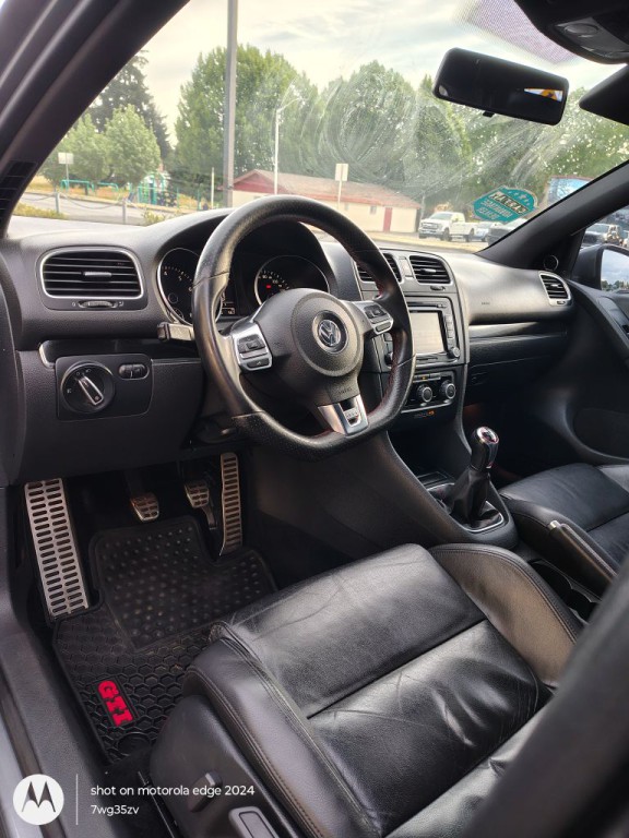 2010 Volkswagen GTI Image 2