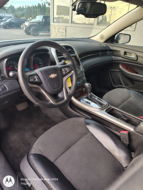 2013 Chevrolet Malibu Image 2