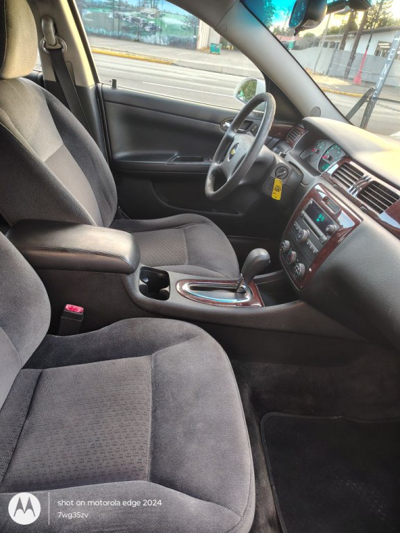 2011 Chevrolet Impala Image 2