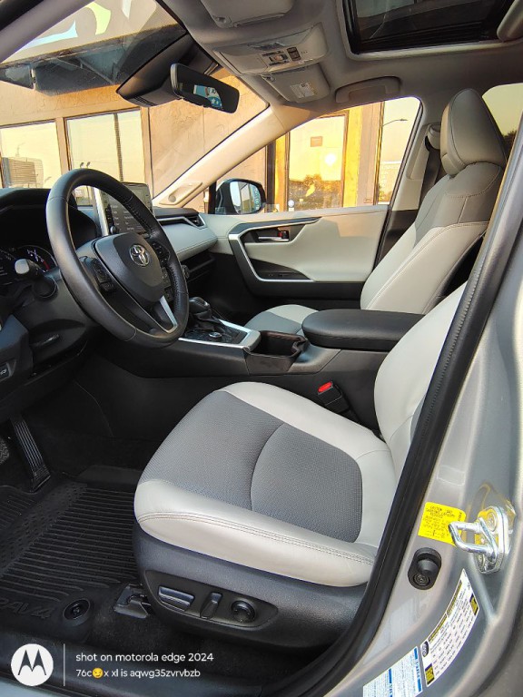 2022 Toyota Rav4 Image 2