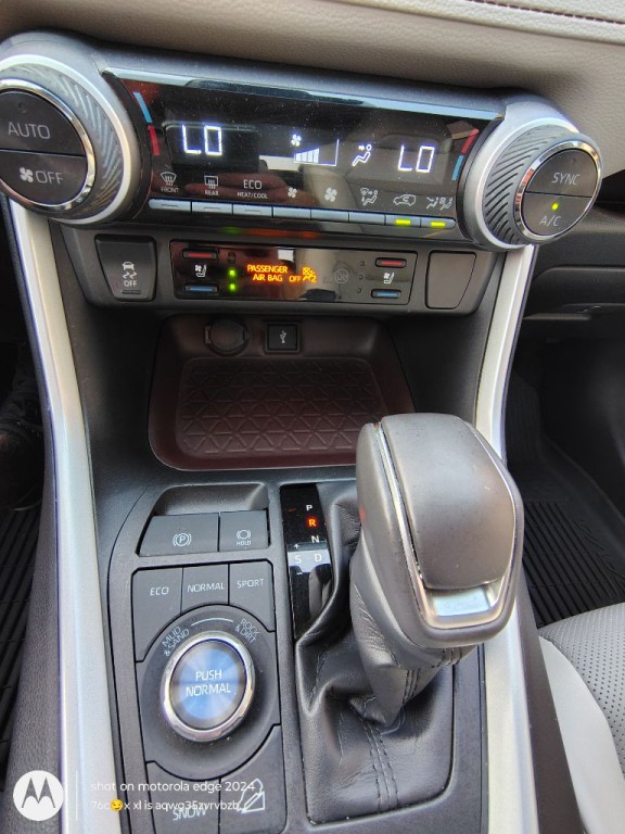 2022 Toyota Rav4 Image 3