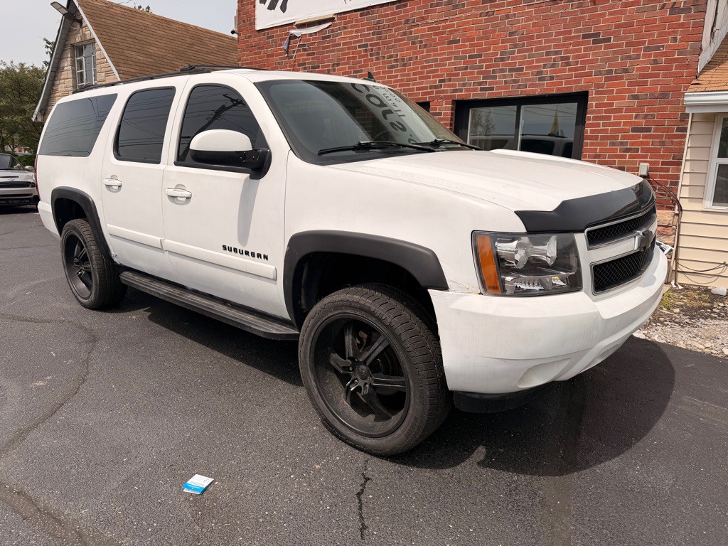2007 Chevrolet Suburban Image 2