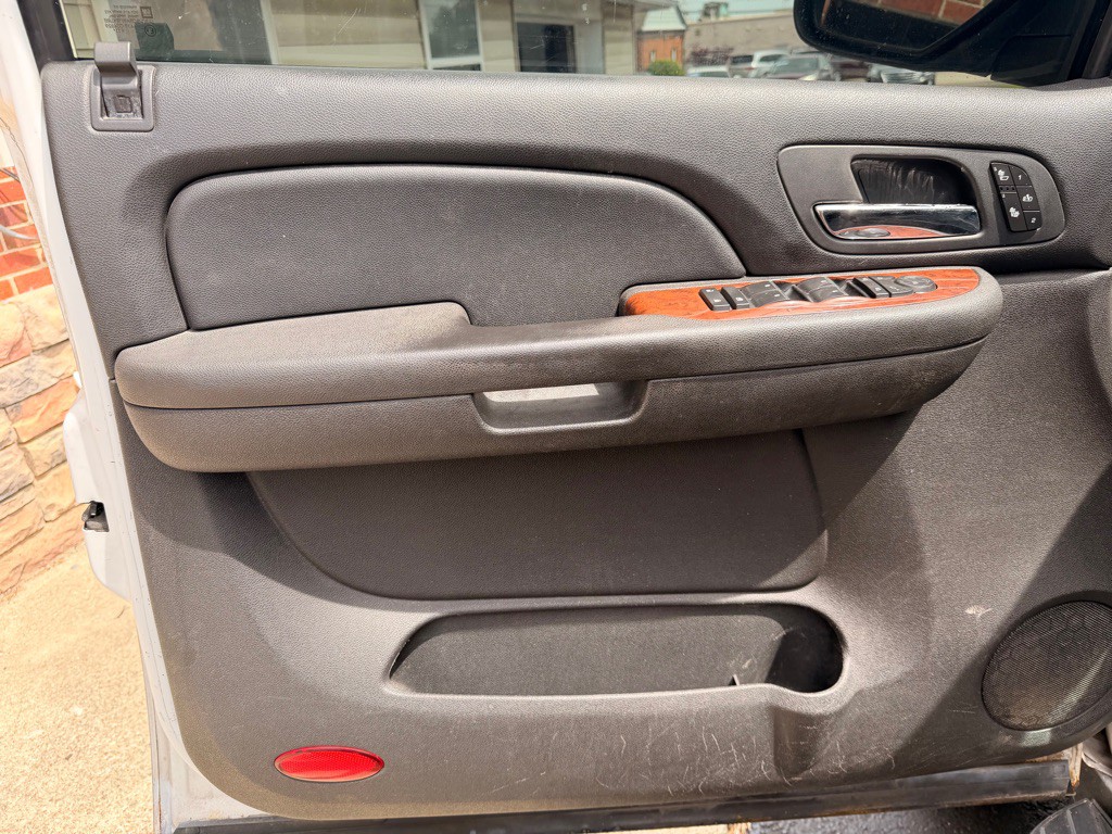 2007 Chevrolet Suburban Image 11