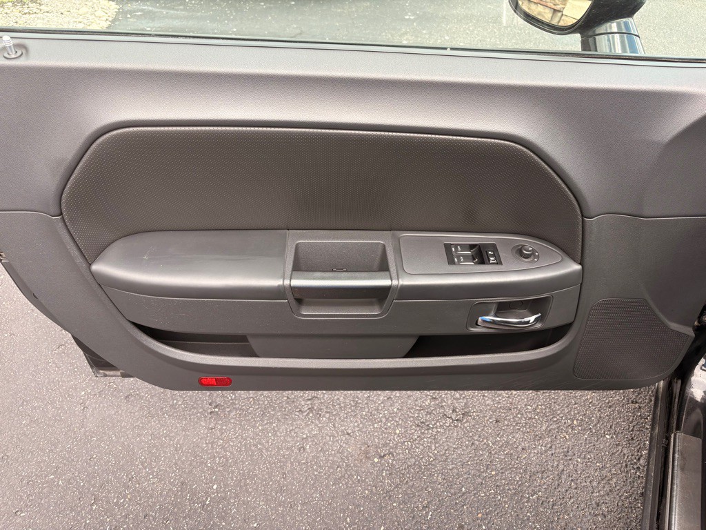 2011 Dodge Challenger Image 10