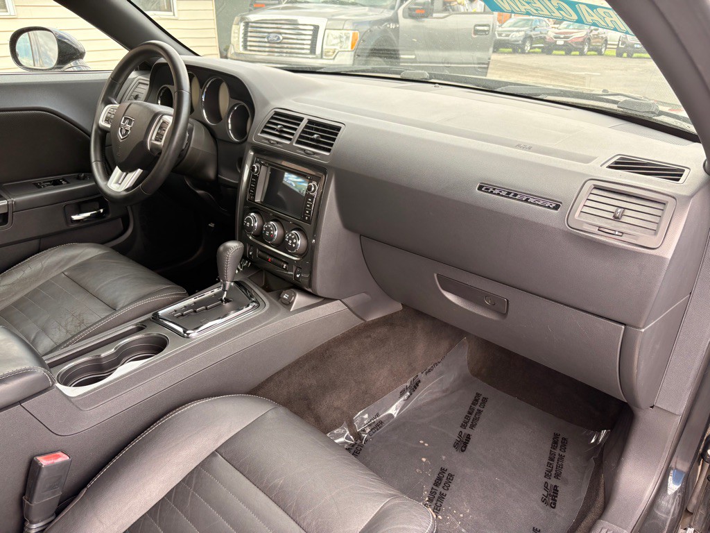 2011 Dodge Challenger Image 12