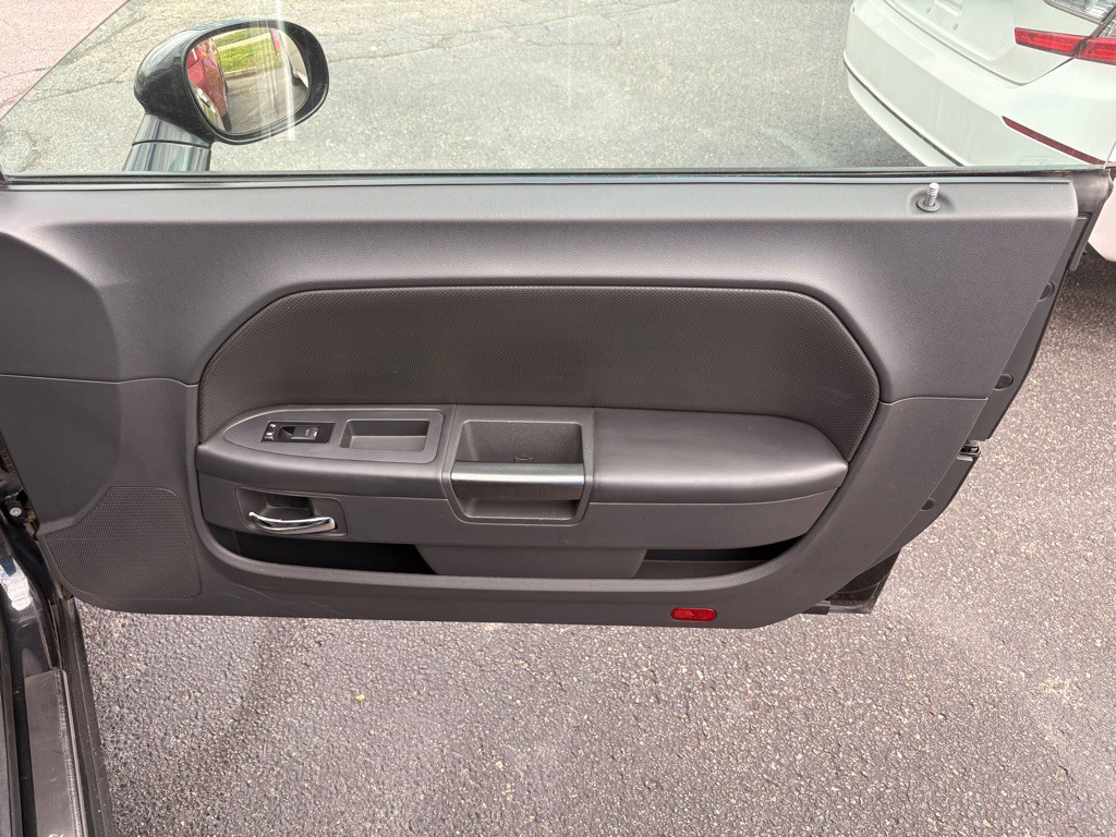2011 Dodge Challenger Image 14