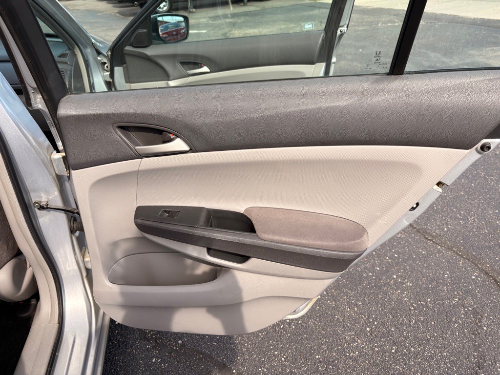 2009 Honda Accord Image 16