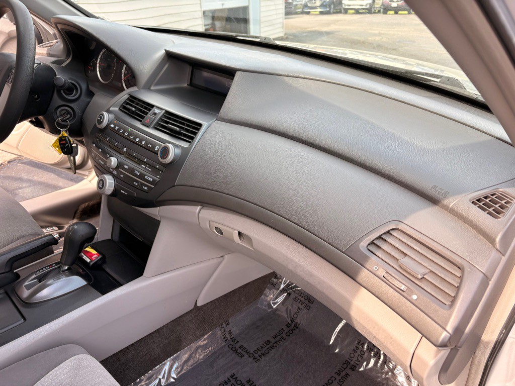 2009 Honda Accord Image 17
