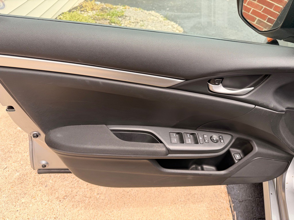 2016 Honda Civic Image 11