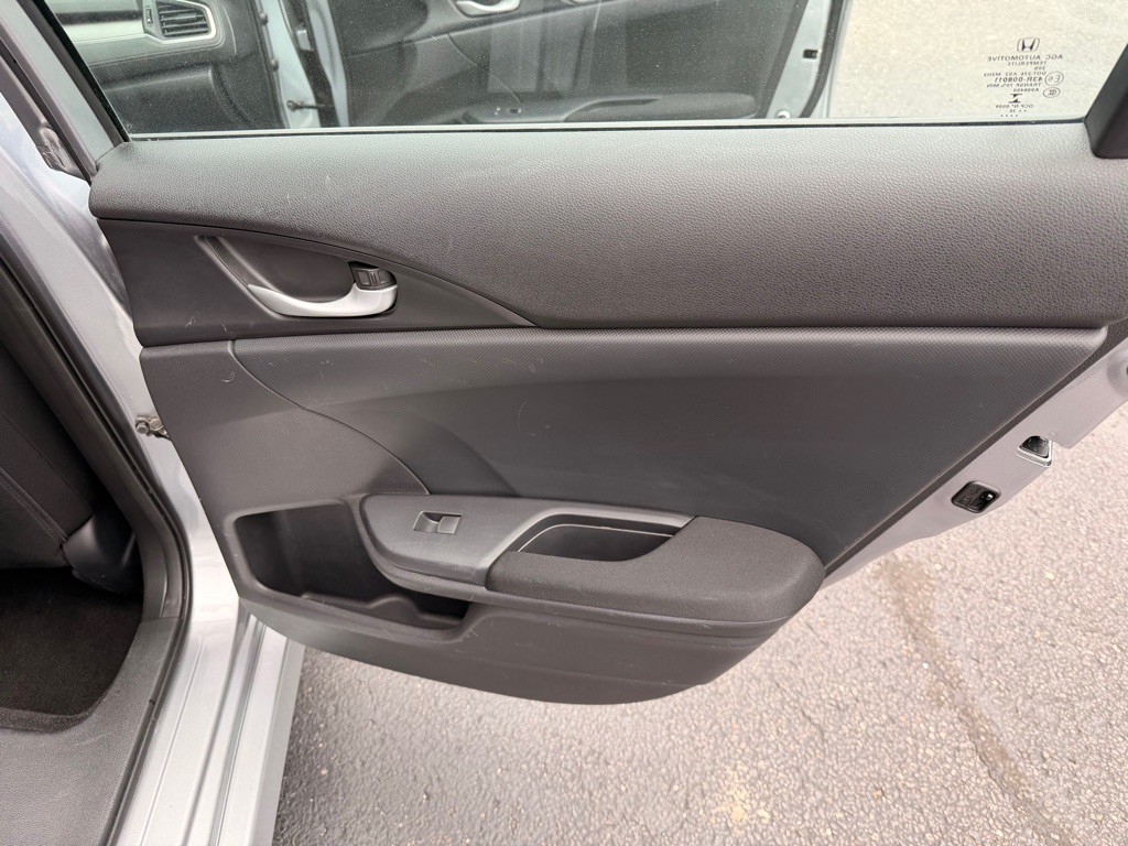2016 Honda Civic Image 17