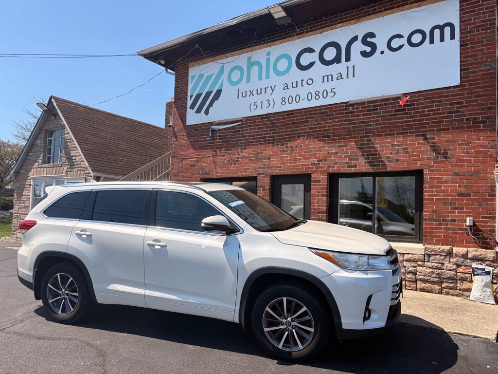2017 Toyota Highlander Image 1
