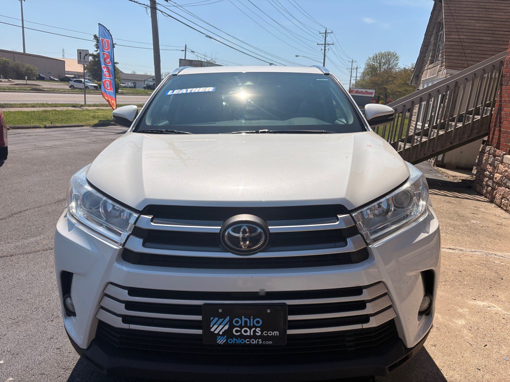 2017 Toyota Highlander Image 2