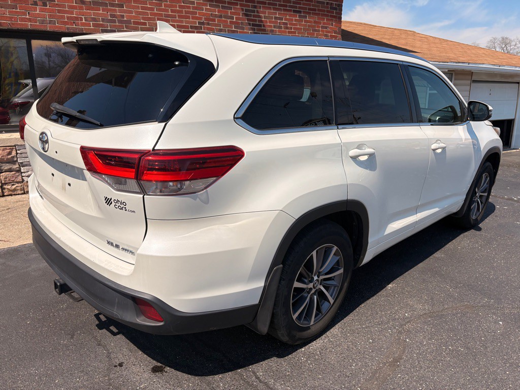 2017 Toyota Highlander Image 6
