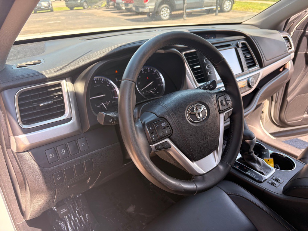 2017 Toyota Highlander Image 7