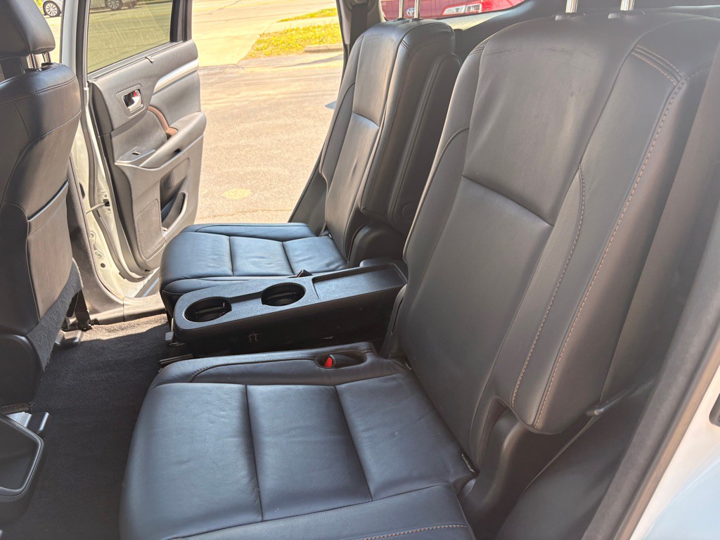 2017 Toyota Highlander Image 11