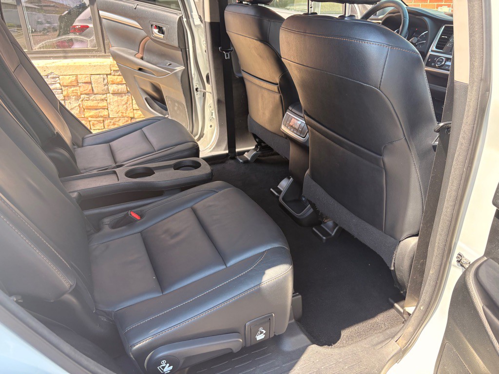 2017 Toyota Highlander Image 14