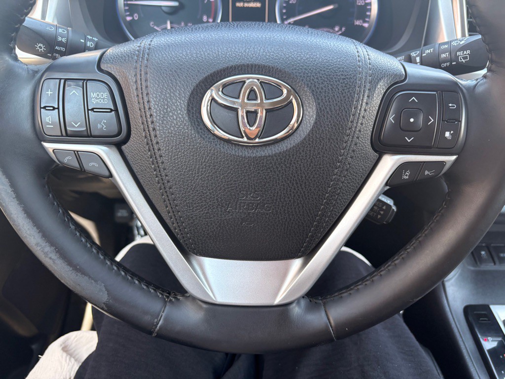 2017 Toyota Highlander Image 21