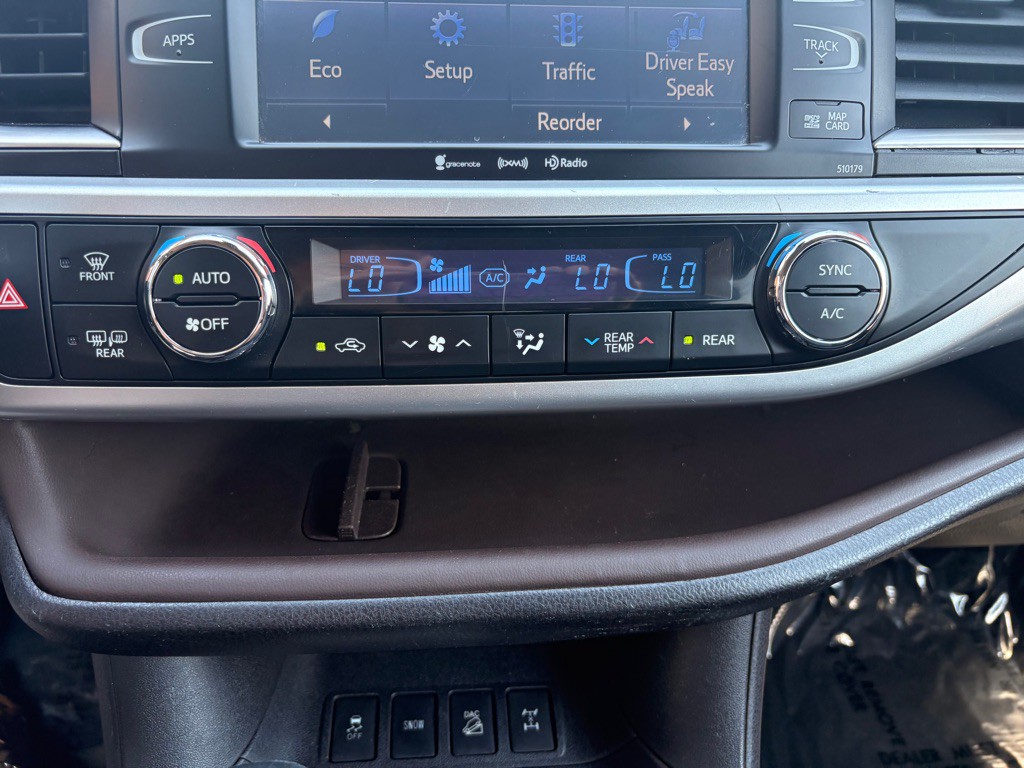 2017 Toyota Highlander Image 22