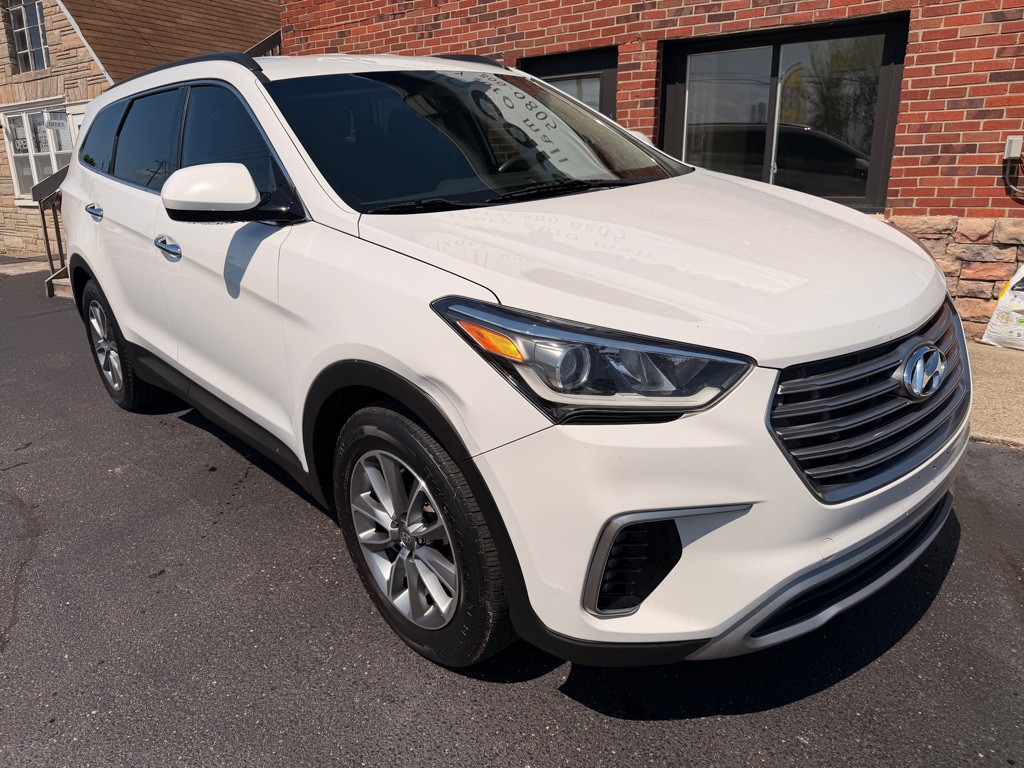 2017 Hyundai Santa Fe Image 2