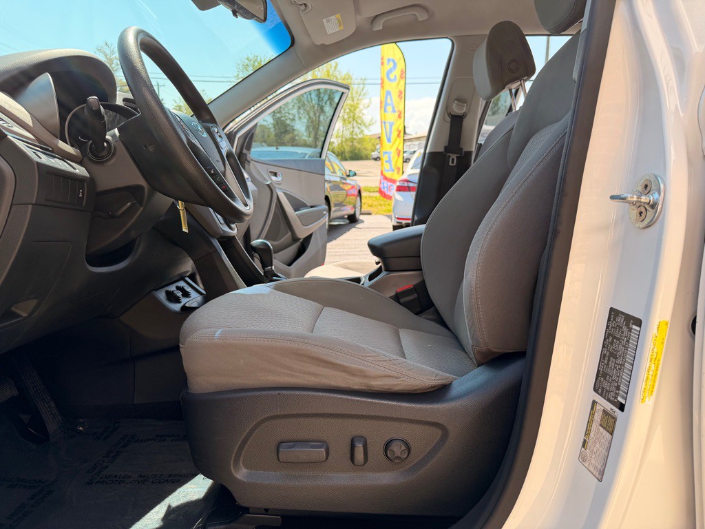2017 Hyundai Santa Fe Image 9