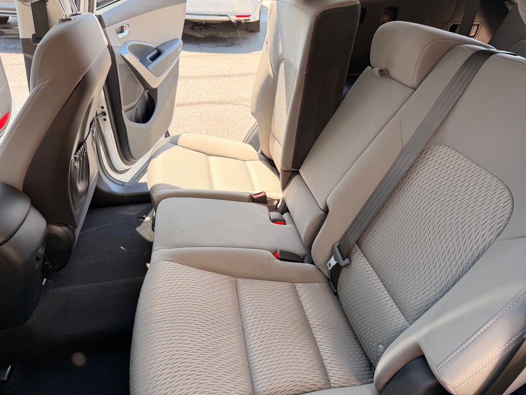 2017 Hyundai Santa Fe Image 13