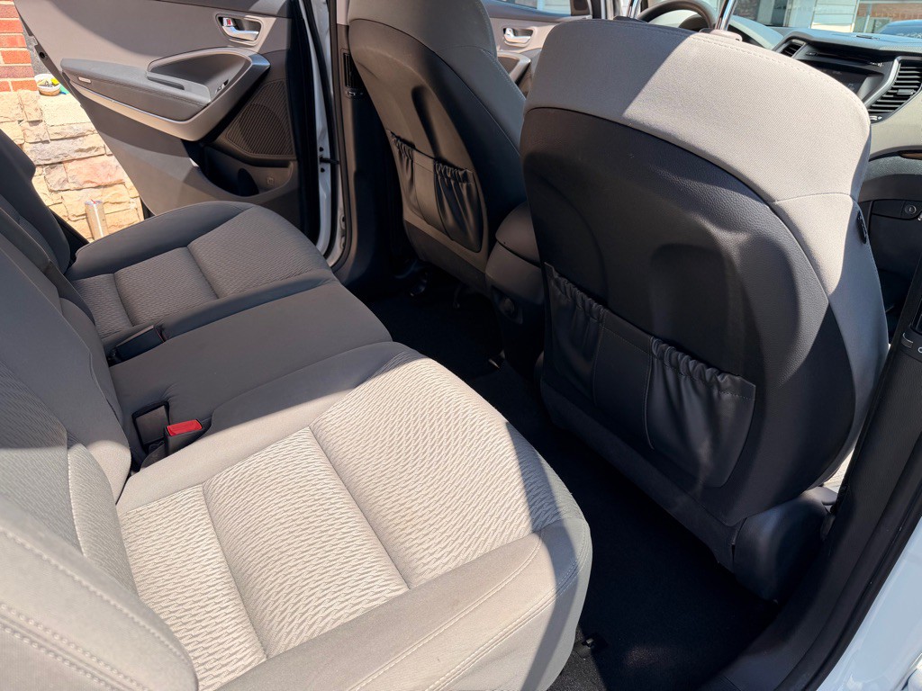 2017 Hyundai Santa Fe Image 16