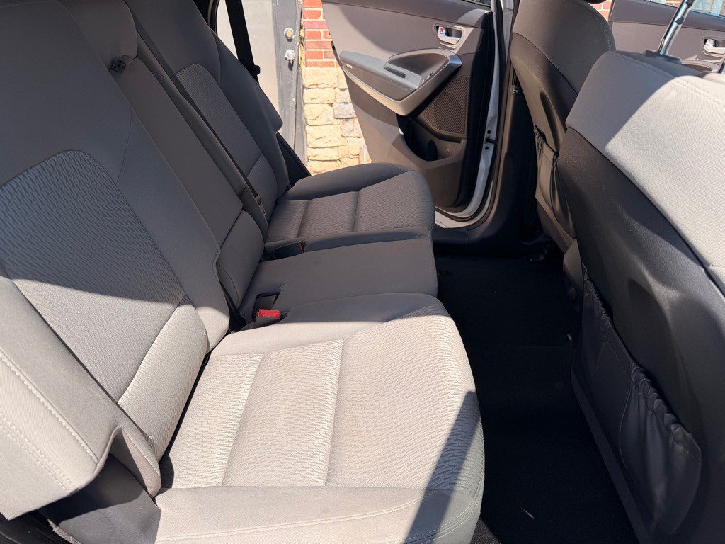 2017 Hyundai Santa Fe Image 17