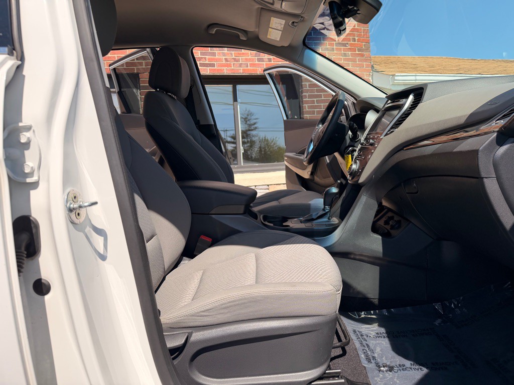 2017 Hyundai Santa Fe Image 21