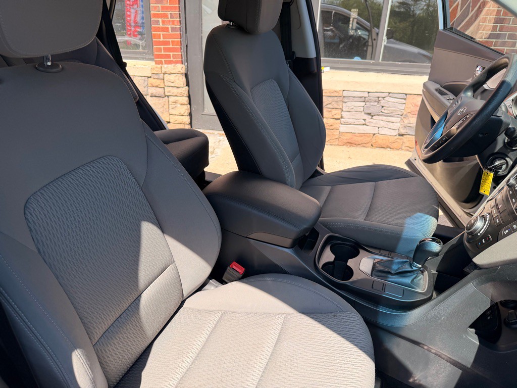 2017 Hyundai Santa Fe Image 22