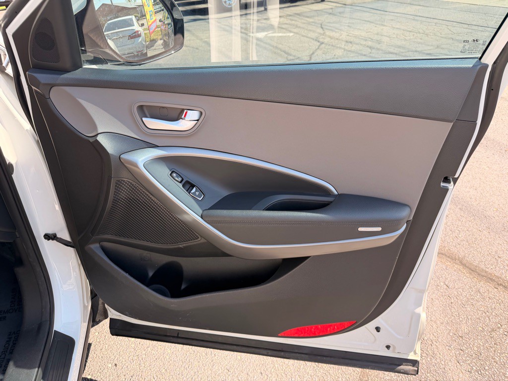 2017 Hyundai Santa Fe Image 23
