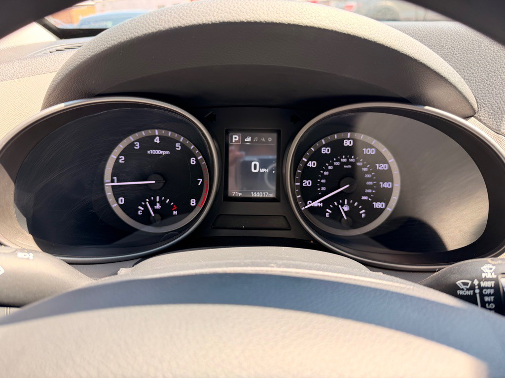 2017 Hyundai Santa Fe Image 25