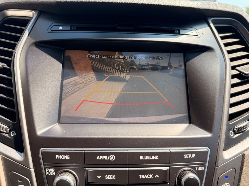 2017 Hyundai Santa Fe Image 32