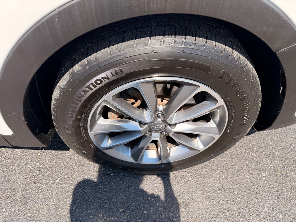 2017 Hyundai Santa Fe Image 36