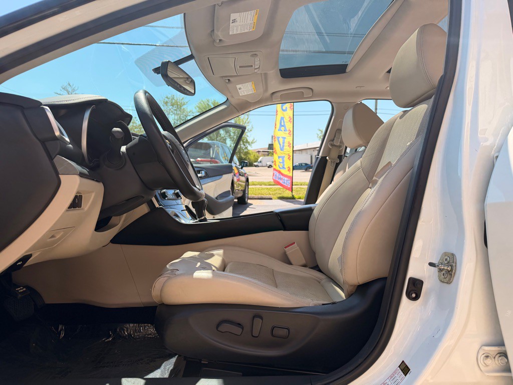 2017 Nissan Maxima Image 9