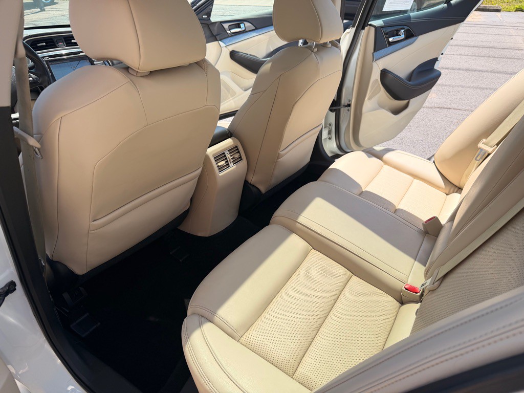 2017 Nissan Maxima Image 12