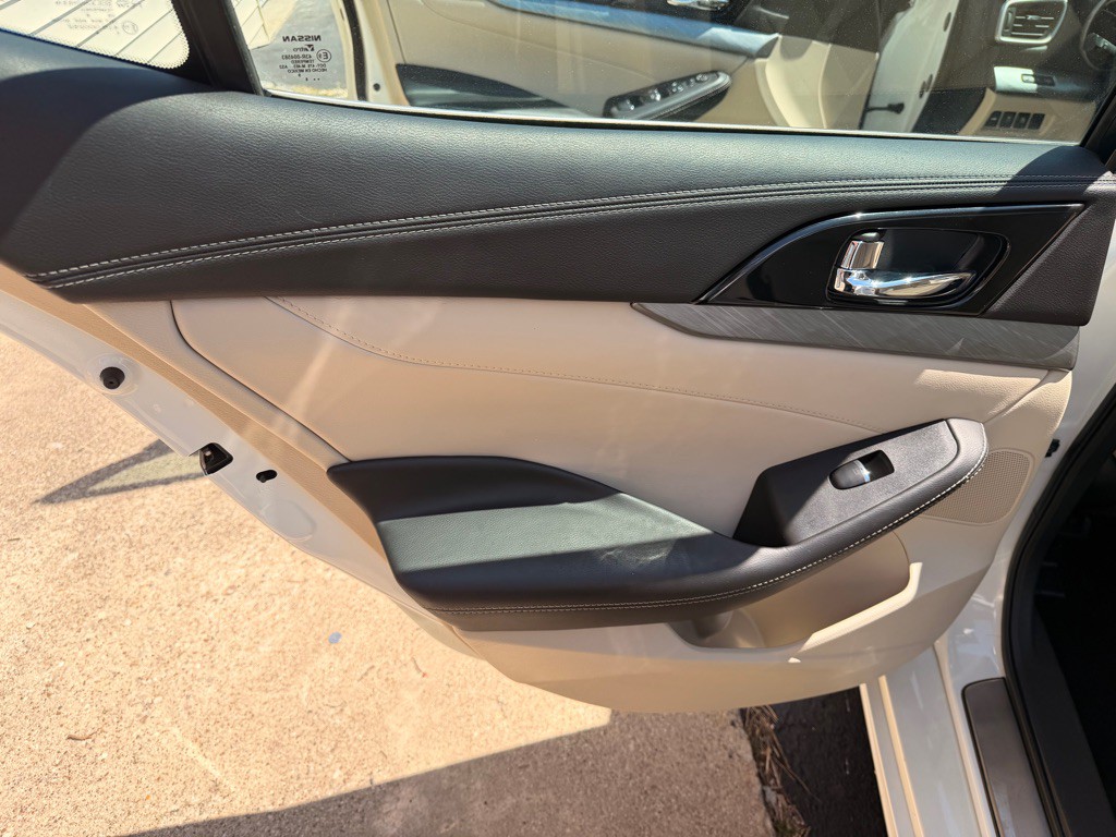 2017 Nissan Maxima Image 14