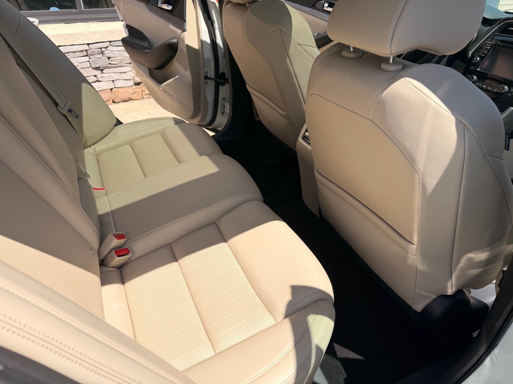 2017 Nissan Maxima Image 16