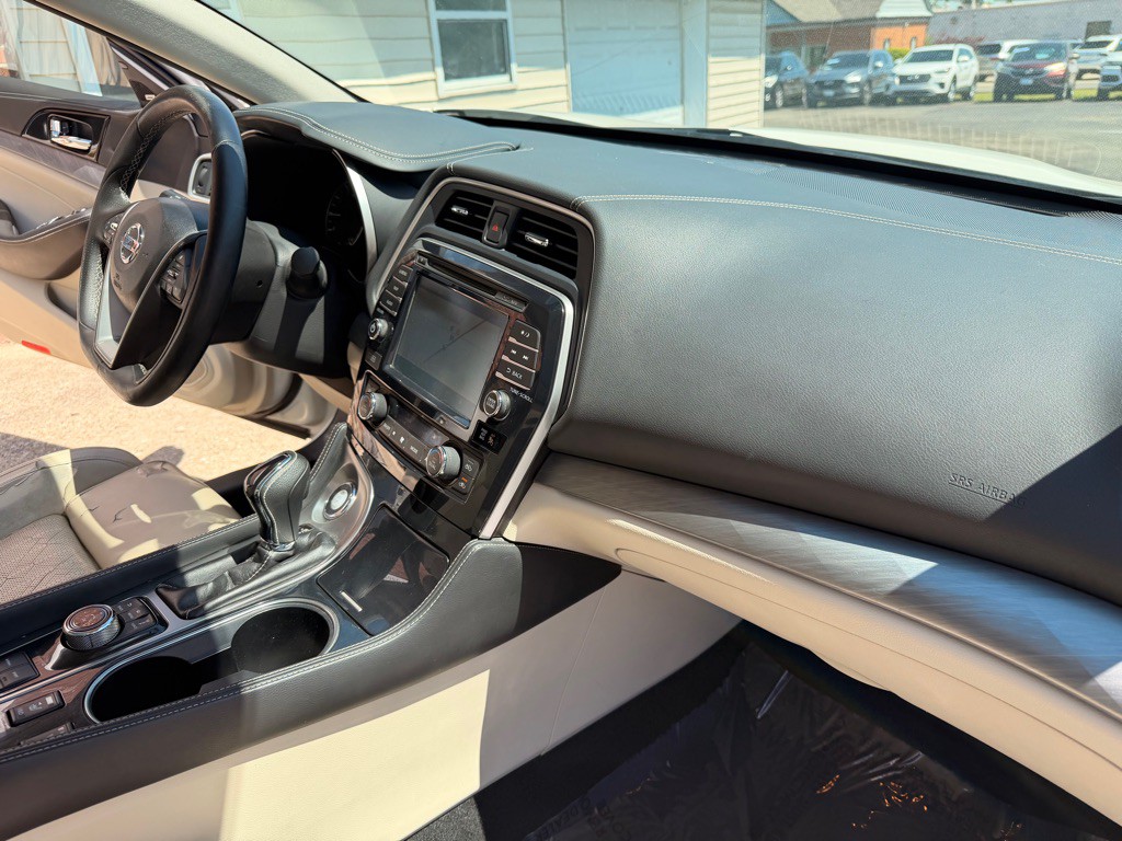 2017 Nissan Maxima Image 19