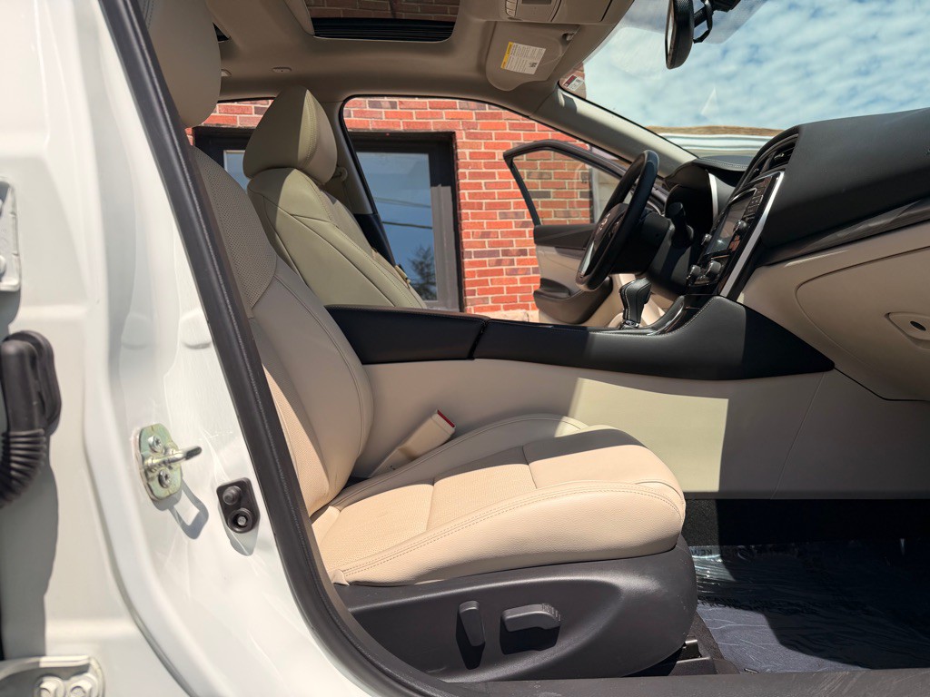 2017 Nissan Maxima Image 20