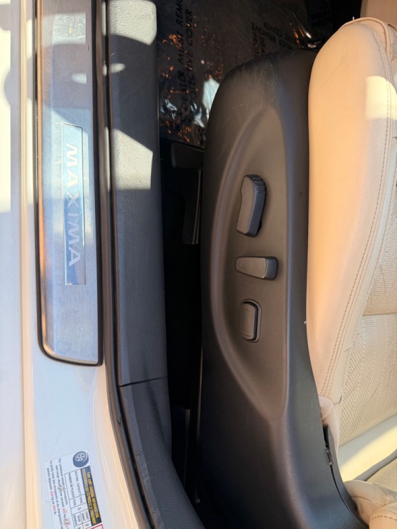 2017 Nissan Maxima Image 32