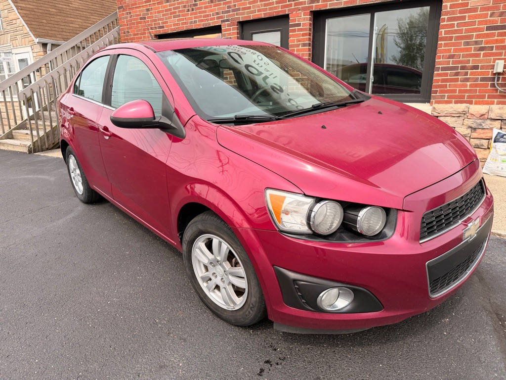2014 Chevrolet Sonic Image 2
