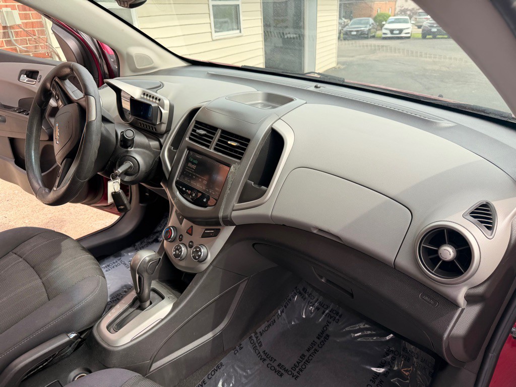 2014 Chevrolet Sonic Image 21
