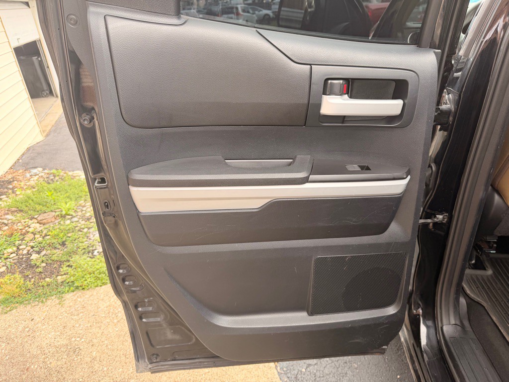 2015 Toyota Tundra Image 16