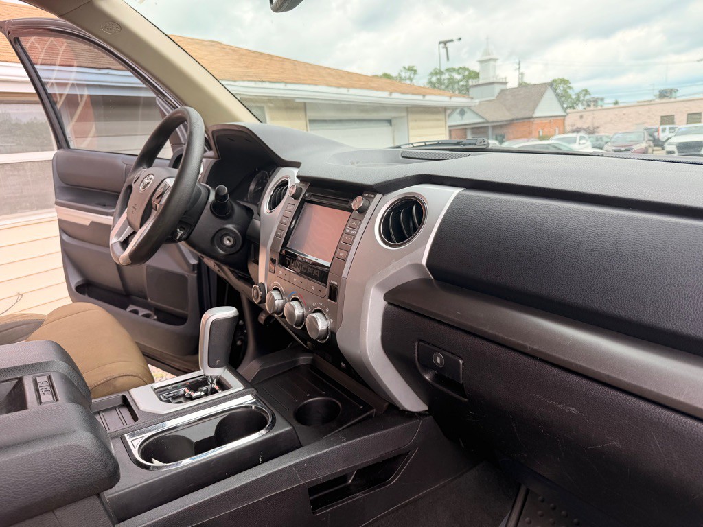 2015 Toyota Tundra Image 20