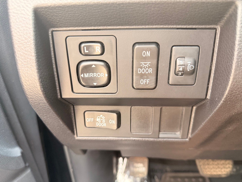2015 Toyota Tundra Image 27