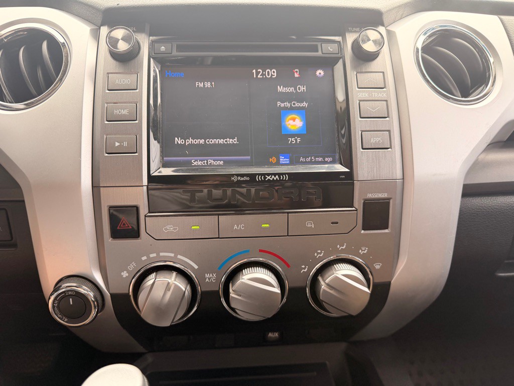 2015 Toyota Tundra Image 30